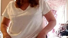 She Lotions Her Sexy Mature Pussy