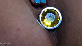 Sexy Latina Teen Showing Pussy Close Up?