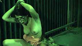 มัดเครื่องสั่นสาวแว่น