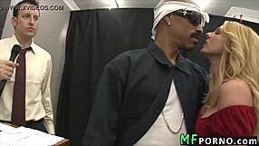 زب أسود ضخم يمد فتاة بيضاء نحيفة أنجيلا أتيسون بعمق