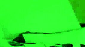 Красивая массажистка доводит большой член до оргазма на нуру-массаже