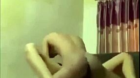 Nepalli azgın karı, erkek arkadaşıyla yatak odasında gizli sikiş yapıyor!