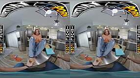 Virtual Porn - Big Tits Milf Richelle Ryan Stars in VR Scene