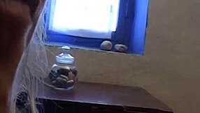 我蒙眼老婆让陌生人加入我们