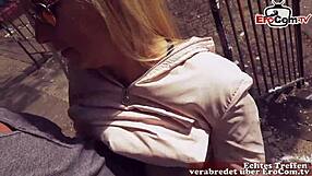 Deutsche vollbusige blonde teen 18+agerin in einer öffentlichen bar beim sextreffen