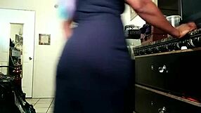 wildcat's oily big ass claps so good