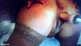 Big ass milf squirting hard on the fucking machine 😍