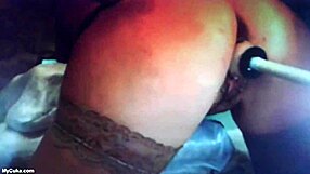 Big ass milf squirting hard on the fucking machine 😍