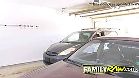 Pici csaj lovagolja a farkam vad POV-ban