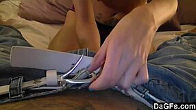 Vídeo Vazado de Namorada Traindo Levando Rola no Pelo