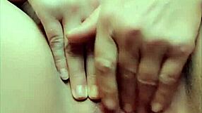 Amatör anal lek med massiv 9-tums dildo