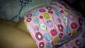 Isäpuoli poraa minua makuuhuoneessa, rakastan hänen spermaansa sisälläni