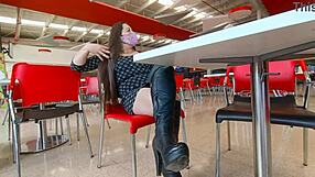 Calentando Vergas En El Centro Comercial Esposa Latina Infiel