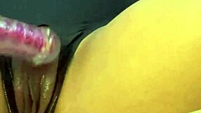 Novinha lets roommate fuck her pussy 😏