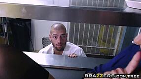 Έι, δες Brazzers - Ava Addams με μεγάλα βυζιά στη δουλειά γαμάει τον επιθεωρητή τροφίμων