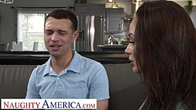 Русская MILF Кристал Раш доминирует над молодым жеребцом своими навыками