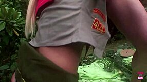 ثلاث شقراوات شهوانيات جاهزات لنشوة قوية في أورجي خارجي؟