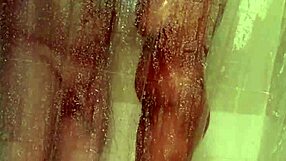 mandeezy4u2 bathes in the shower with her tits