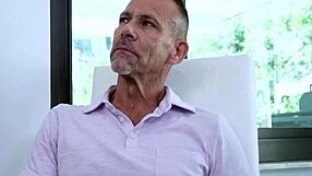 Filthy Rich Luna Luxe Masturbates With Big Ass