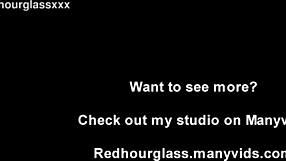 Bubble-butt PAWG Lilah Rose trains her holes in the mirror 😏