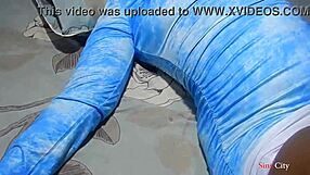 Слепая девушка трахнута парнем, который помог ей в дикую ночь.