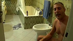 max and arianna squirt in the toilet, what a mess?