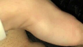 Ei, quer bater punheta com a calcinha molhada da sua meia-irmã?