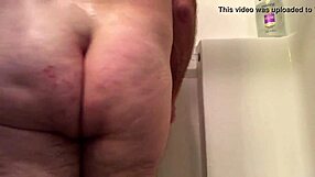 ¡Oye, mira a Fleshlightman1000 en una orgía salvaje en la ducha solo! 🚿