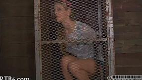 Beauty enjoys teasing oral session