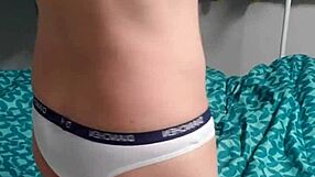 男同男孩穿内裤摆姿势