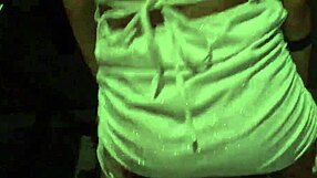 Novinha showing off her exhibitionist side