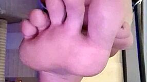 Dirty Babe in Leggings Fingers Herself in Shower