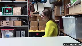 หีของนาดยา นาบาโควาโดนเย็ดแรงโดยนายตำรวจ