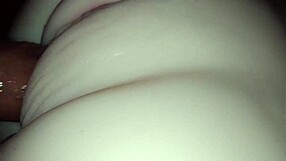 Hé, klaar om te spuiten bij deze tiener 18+ speelt met speeltje?