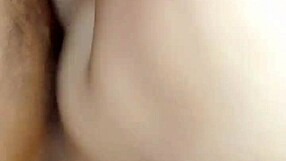 la niñera se estaba bañando cuando me la empezó a chupar