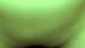 la niñera se estaba bañando cuando me la empezó a chupar