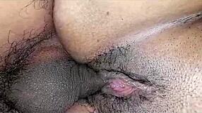 amiga se masturba y la lleno de algo