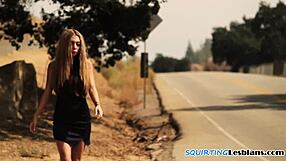 谁知道手指插入能让蕾丝边喷这么多水在特写中？