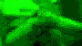 טרנסית צעירה ומטורפת מפתה שחקן כדורגל כוכב לזיון פרוע