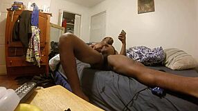 فقط ألعب مع زب أسود عملاق