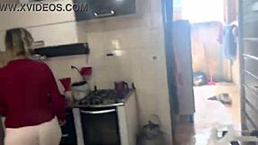 Preparando Um Cafezinho Da Manha Do Jeito Que Gostam