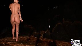 Novinha masturbates on the beach reaching orgasm and squirting