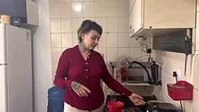 Preparando Um Cafezinho Da Manha Do Jeito Que Gostam