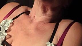 万圣节快乐！丝袜熟女户外假阳具手指高潮