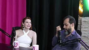 准备好与像Reh Queen这样的豪华伴侣进行谭崔疗法吗？她穿着透明红色内衣！