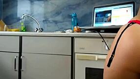 Topless Woman Twerks And Spreads Booty While Masturbating In Garage On Webcam