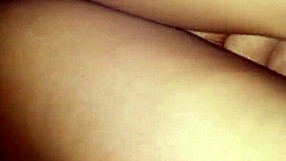 ดึกๆ หีลาตินเปียกในโฮมเมดโพว์ใกล้ชิด