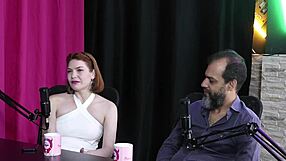 准备好与像Reh Queen这样的豪华伴侣进行谭崔疗法吗？她穿着透明红色内衣！