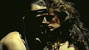 클래식 포르노스타 Jeanette Littledove가 묻는다, 내 타이트한 엉덩이 준비됐어, Buck Adams?