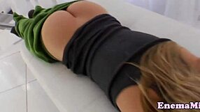 这些内衣女同能承受肛交和喷水乐趣吗？